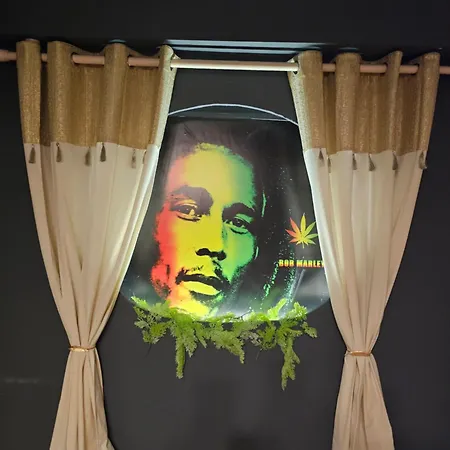 Bob Marley & Tirana