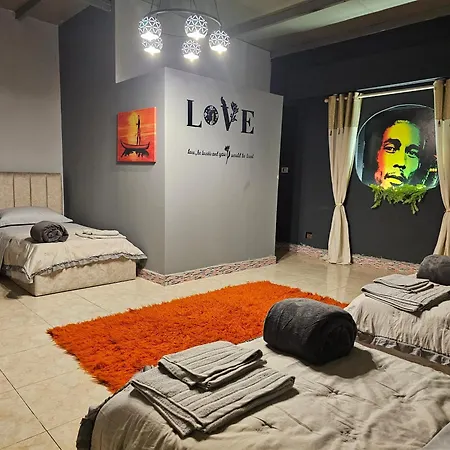Nocleg ze śniadaniem Bob Marley & Tirana