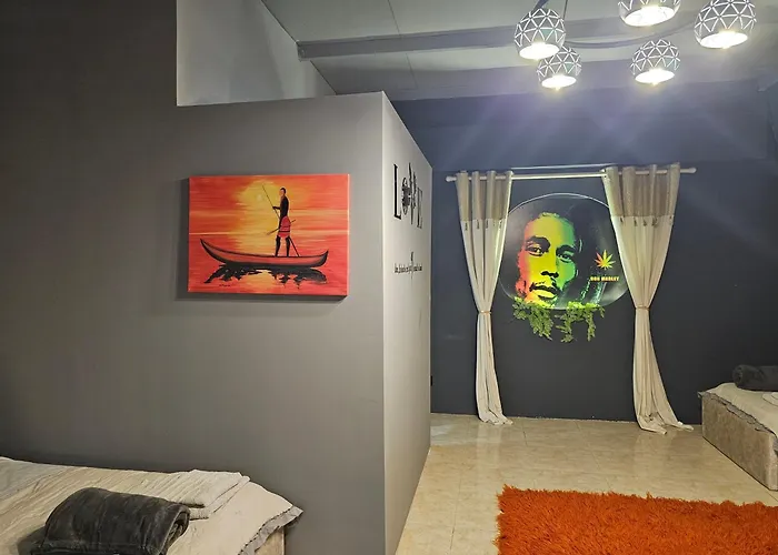 Bob Marley & Bed & Breakfast Tirana