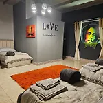 Oda ve Kahvaltı Bob Marley & Tiran