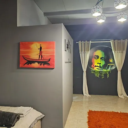 Bob Marley & Frühstückspension Tirana