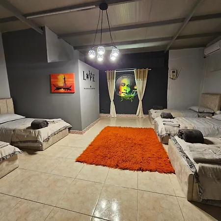 Bob Marley & Frühstückspension Tirana