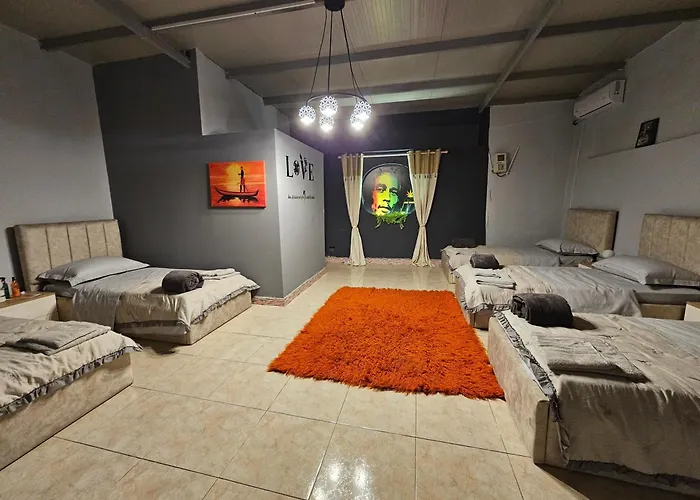 Bob Marley & Nocleg ze śniadaniem Tirana